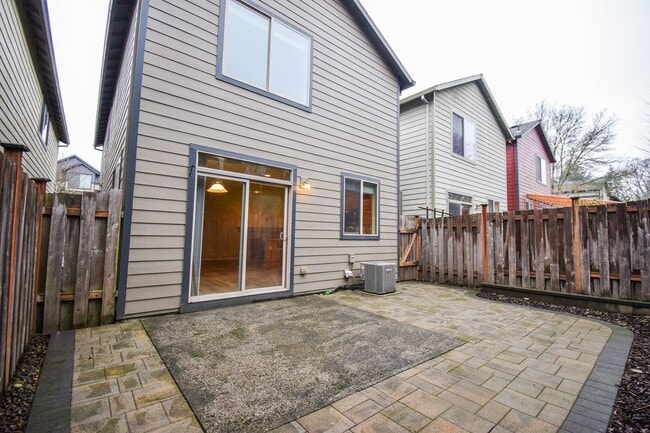 Building Photo - Beautiful Home in Amazing Neighborhood!