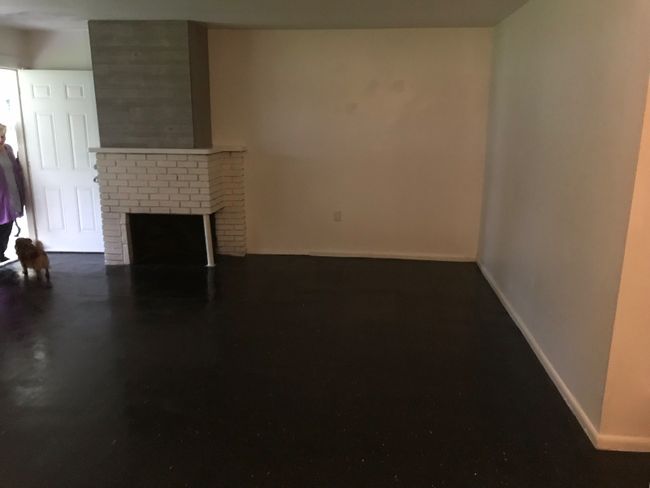Building Photo - 129 Hilltop Cir