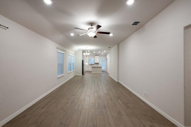 Building Photo - 2089 Egret Ave