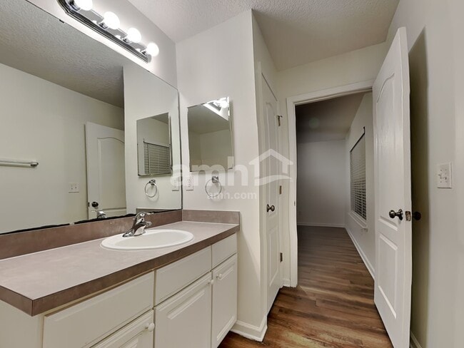 Building Photo - 3943 Hunters Lake Cir E