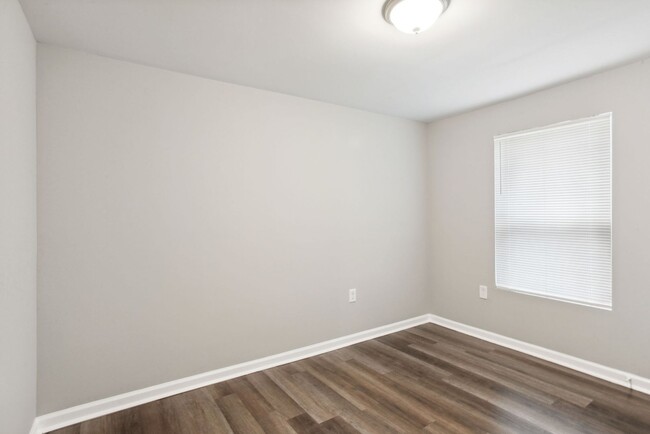 Building Photo - 3BR/2BA Downtown House Walking Distance to...