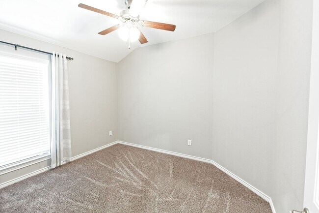 Building Photo - 3 bed plus home office for Lease