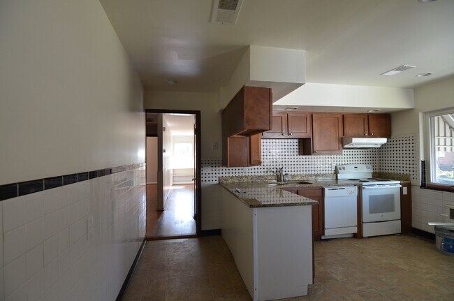 Building Photo - 2620 Losantiville Ave