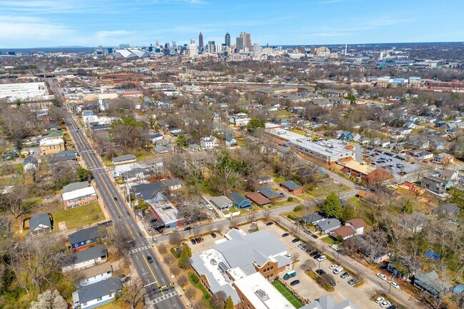 Building Photo - Charming 2BR Duplex in Atlanta