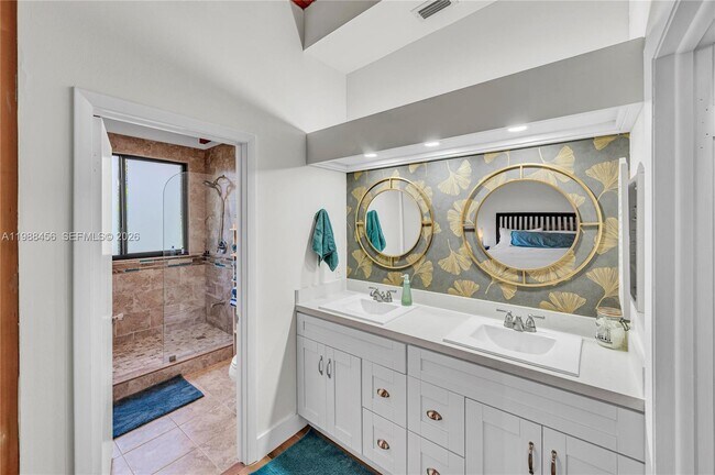 Building Photo - 7018 SW 53rd Ln