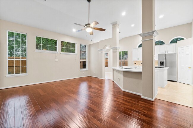 Building Photo - 83 Terraglen Dr