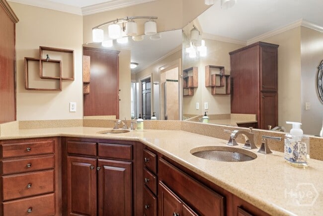 Building Photo - 430 E Oglethorpe Ave