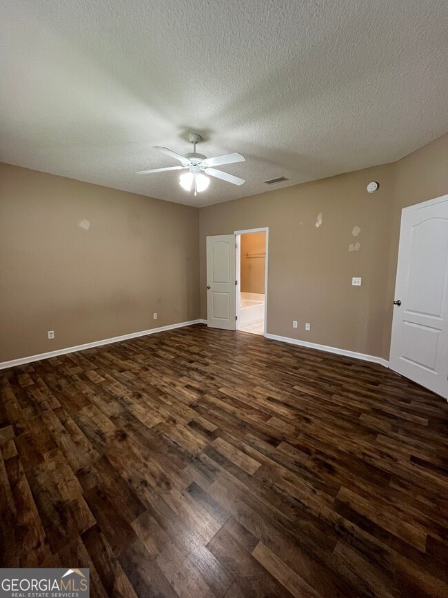 Building Photo - 227 Royal Palms Ave