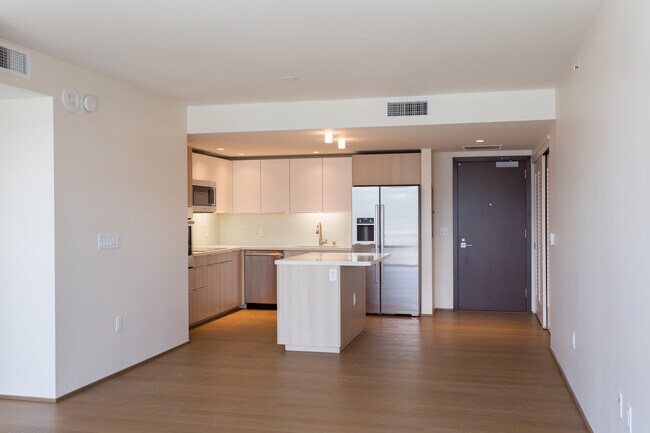 Building Photo - Surround Yourself in Luxury! Symphony Honolulu!