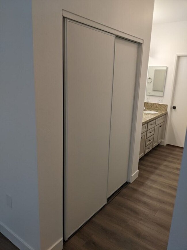 Building Photo - 2 Bedroom-2 Bathroom Single Story Condo in...