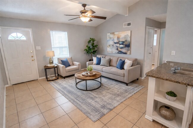 Building Photo - P1-2913 East 51st Street Austin, TX 78723