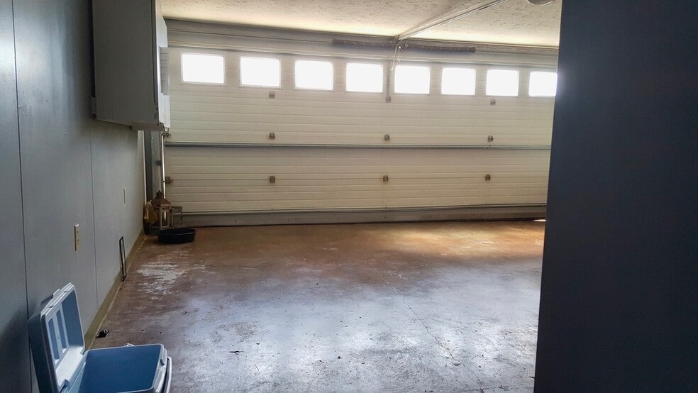 Building Photo - 2158 Halekoa Dr