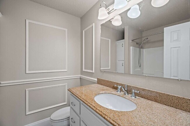 Building Photo - Beautiful 2/2 Near all of Lubbock's Amenit...