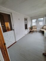 Building Photo - 538 Breck St