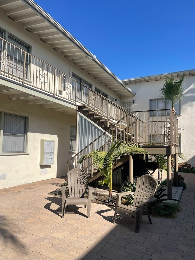 Building Photo - 3811 W 54th St