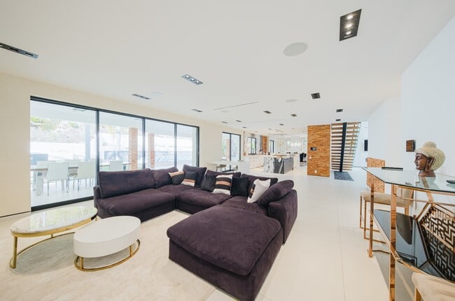 Building Photo - 25879 Chalmers Pl