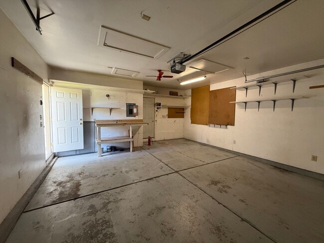 Building Photo - 3 Bedroom 2 Bath Tri Level Home with 2 Car Attached Garage in North Loveland Location