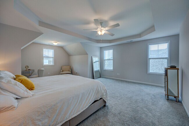 Building Photo - Luxurious 3 bedrooms 2.5 bath home in Nort...