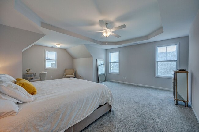 Building Photo - Luxurious 3 bedrooms 2.5 bath home in Northern Lights.