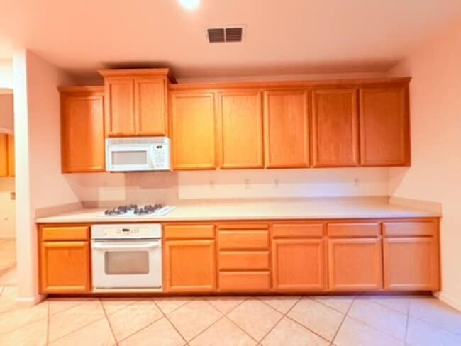 Building Photo - Bright & Spacious 4BD/3BA Home with Downstairs Bed/Bath in Elk Grove