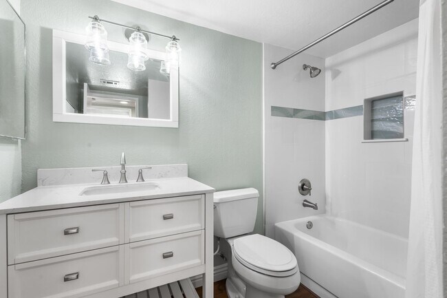 Building Photo - 2262 Martinique Ln