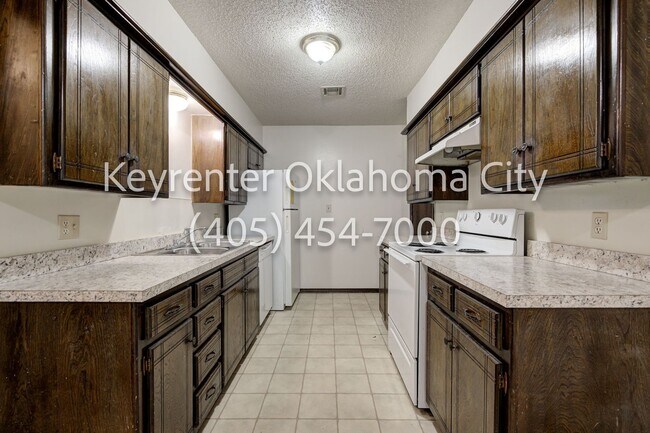 Building Photo - 920-922 SW 97th St Duplex
