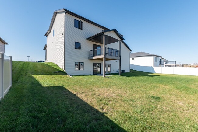 Building Photo - Beautiful Single Family Home in North Bismarck