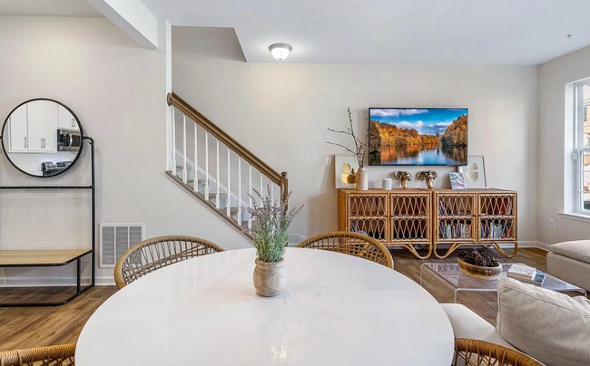 Building Photo - 6907 Stoddert Ln