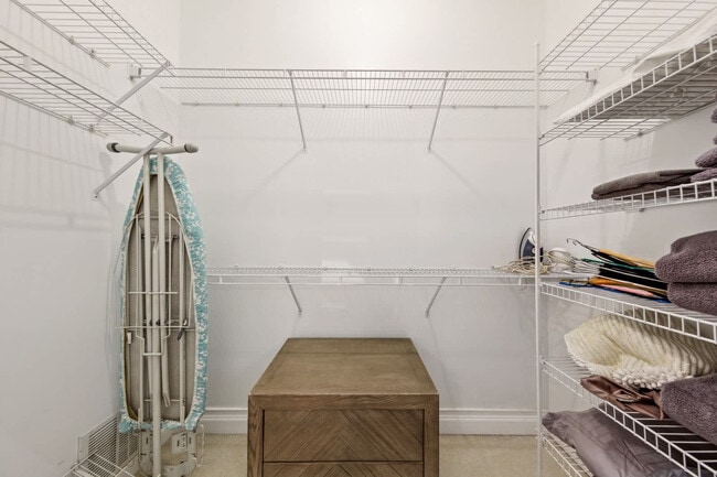 Building Photo - 657 N Carpenter St