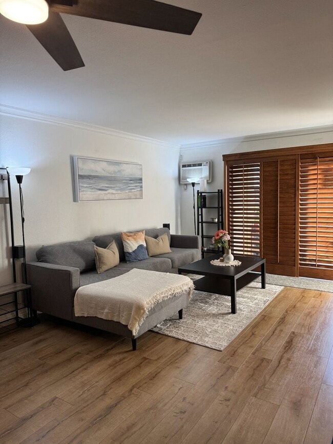 Building Photo - Special!! Spacious 1 bedroom condo central...