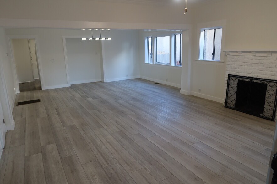 Building Photo - 537 W Milford St