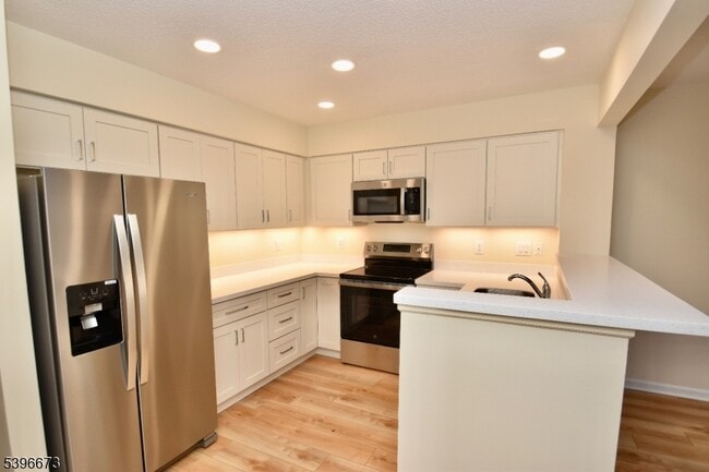 Building Photo - 15 Stonehouse Ct