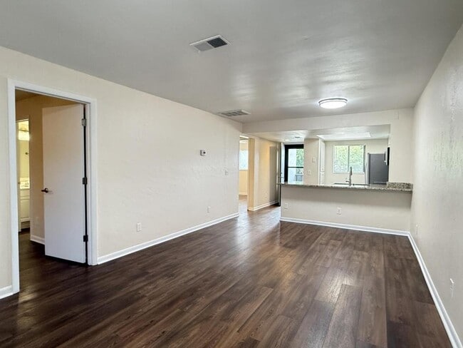 Building Photo - 4307 Holly Tree Rd