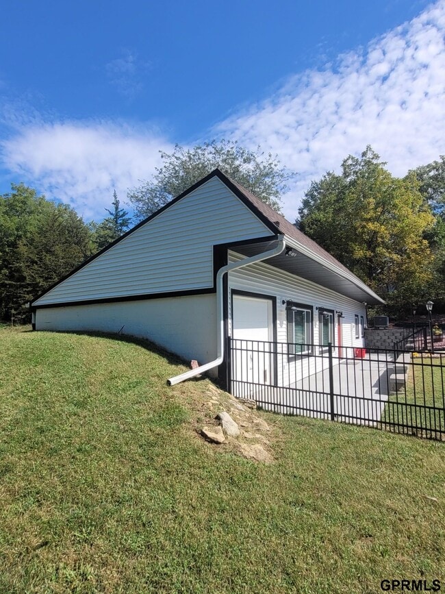 Building Photo - 1202 Lake Ct