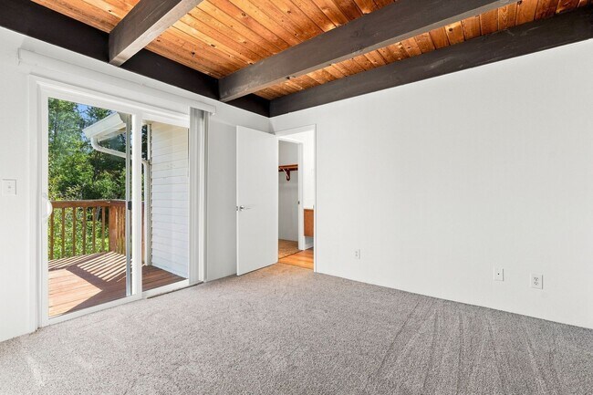 Building Photo - 4965 SW 152nd Ave