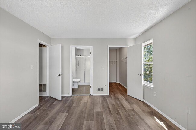 Building Photo - 41 Rickard Ct