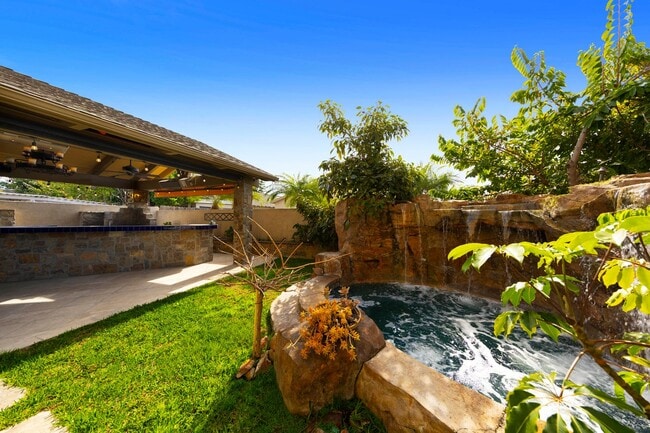 Building Photo - Beautifully maintained Tuscan-style custom home