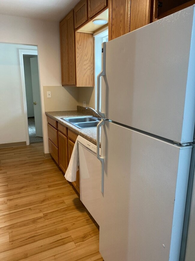 Building Photo - 1040 NE Alfred Ln