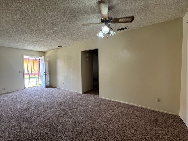 Building Photo - 533 Montecito Ave