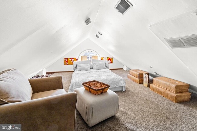 Building Photo - 516 S 3rd St