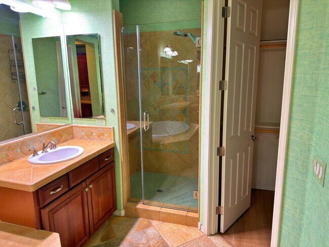 Building Photo - 737 E Charlevoix Ave