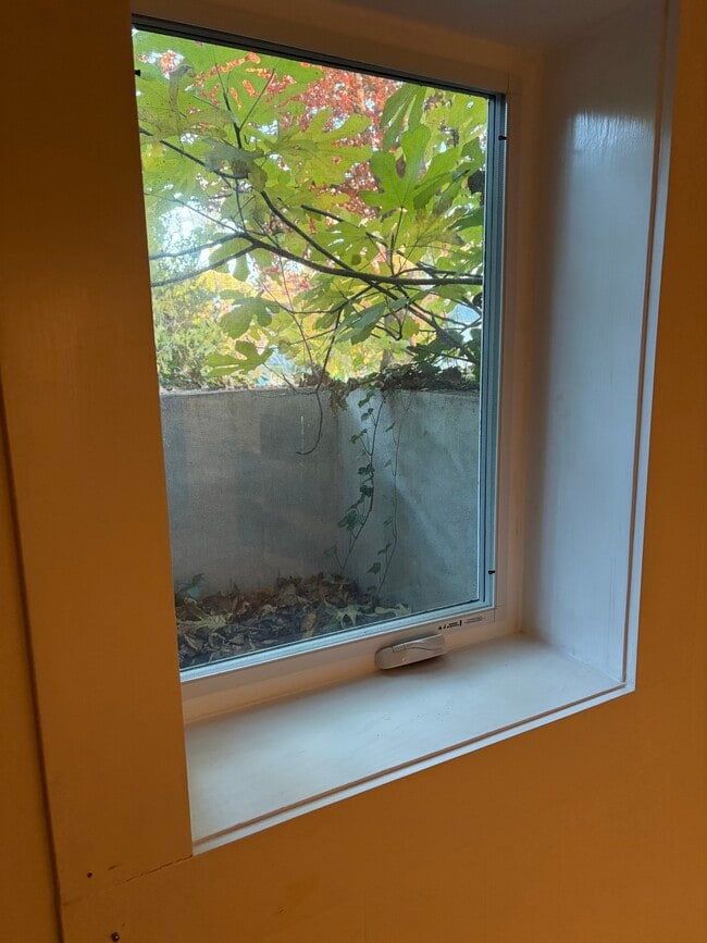 Building Photo - 22 Kentbury Way