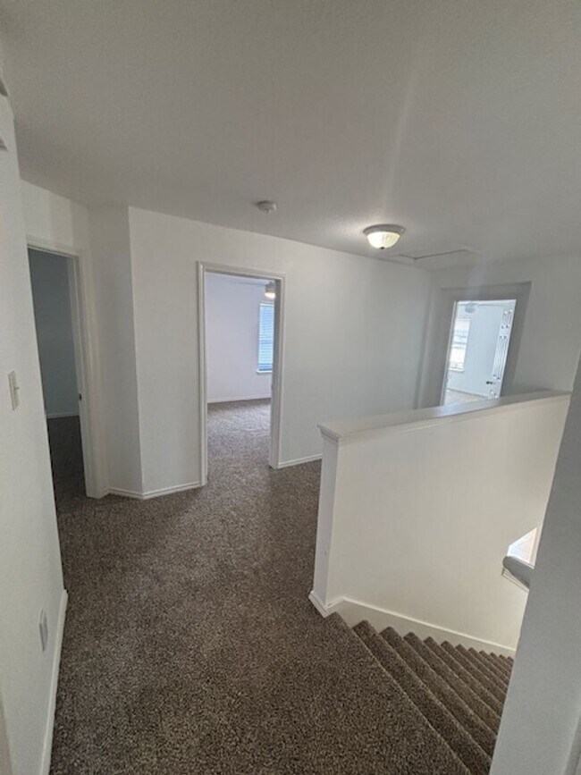 Building Photo - Move-In Ready 4-Bedroom Home with New Floors and Fresh Paint!