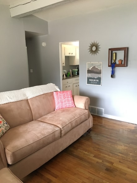 Primary Photo - 1489 S Columbian Way