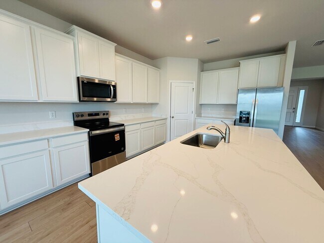 Building Photo - New built 4 bedroom 3 bath 3 car garage in Coddington Subdivision
