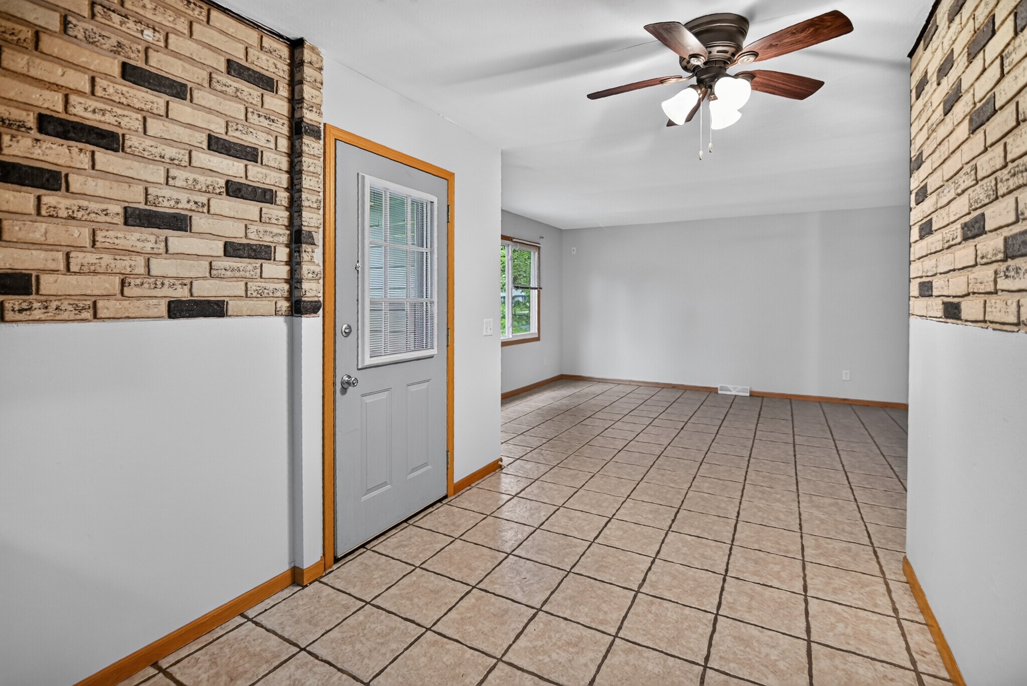Building Photo - 202 Silver Road