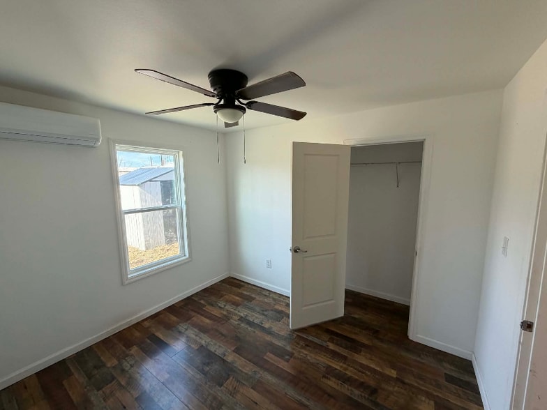 Building Photo - 227 N Frisco St