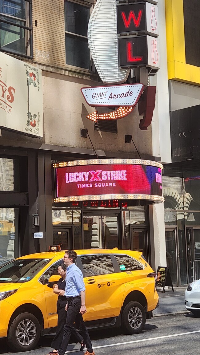 Building Photo - 42682 Park Cresent Dr