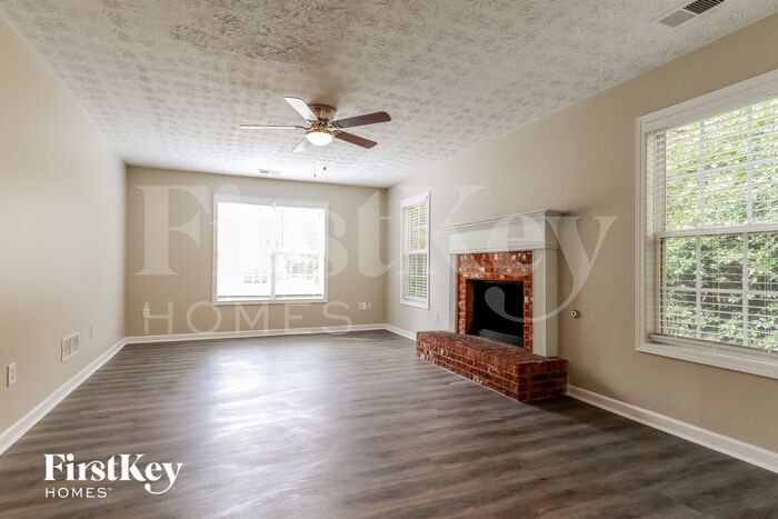 Building Photo - 121 Lake Valley Dr SW