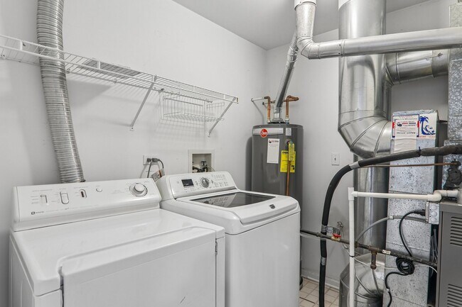 Building Photo - 984 Park Hill Cir